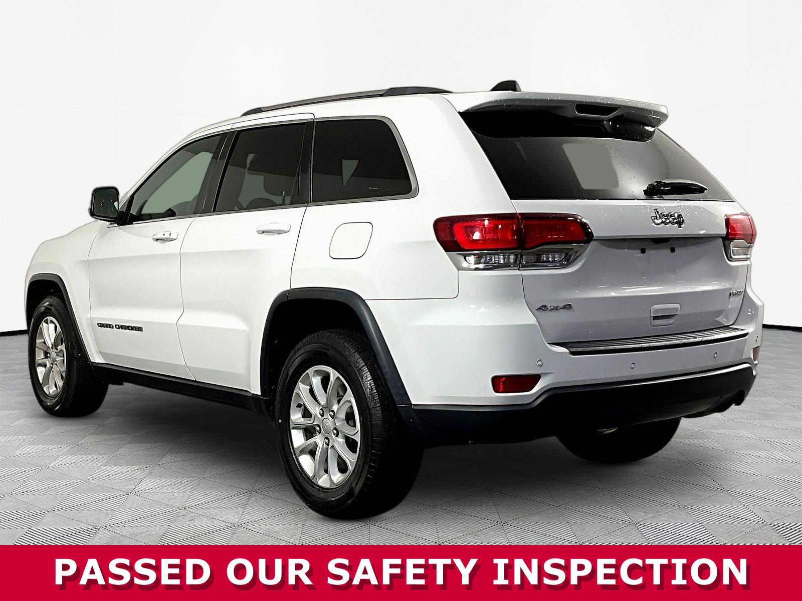 Used 2021 Jeep Grand Cherokee Laredo AWD/4WD image 4