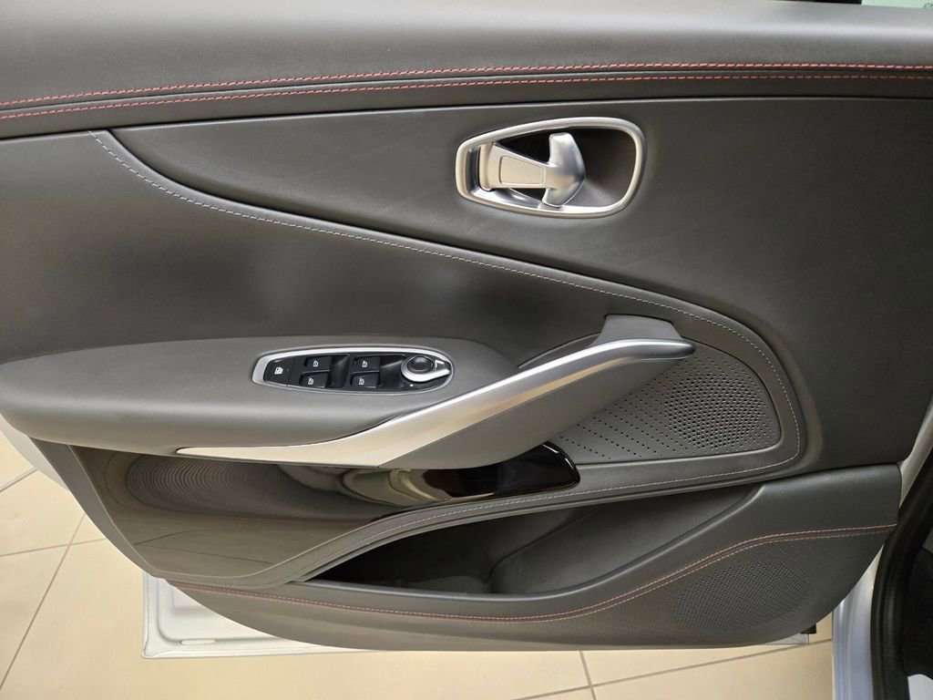 Used 2024 Aston Martin DBX image 31