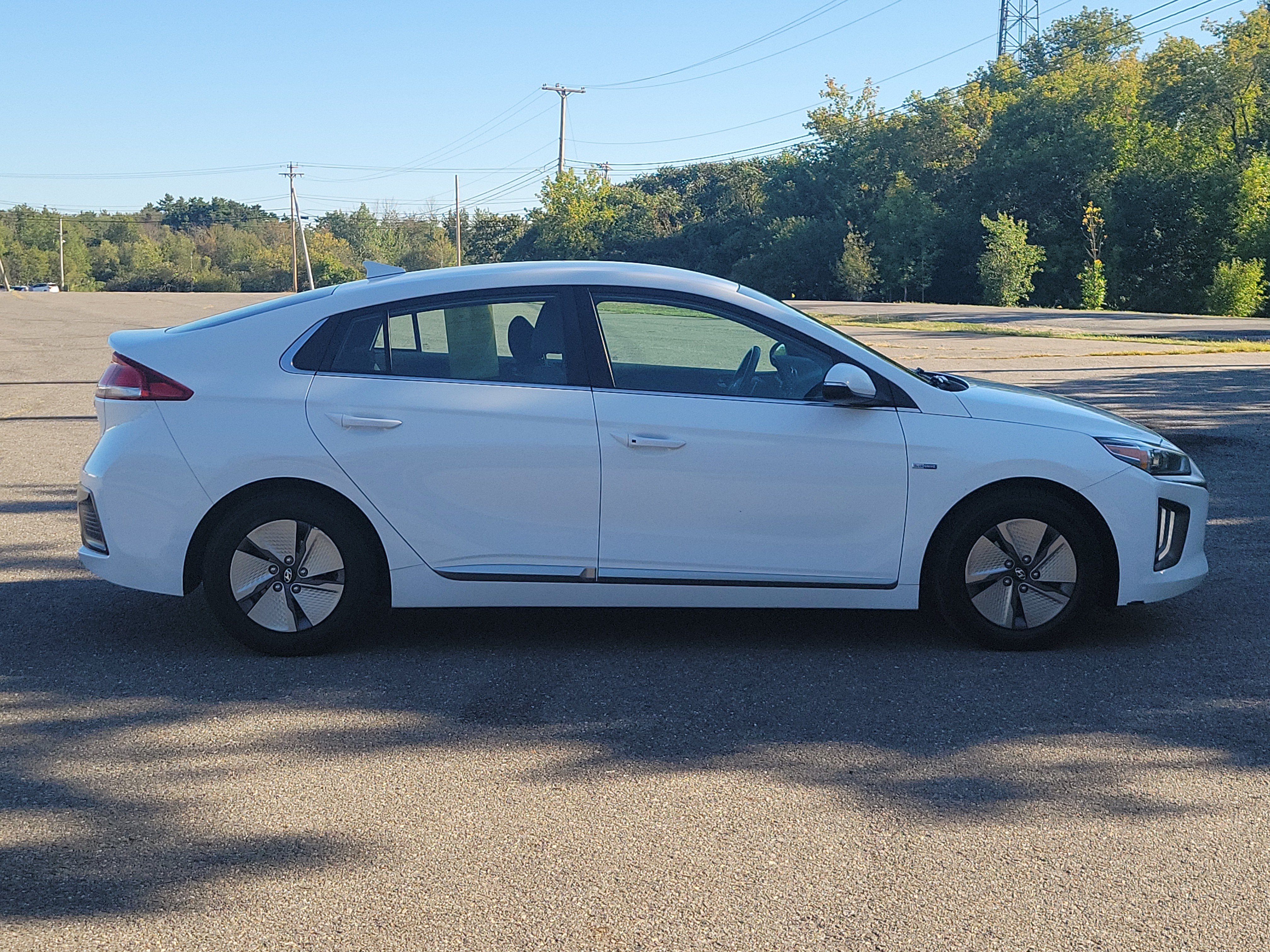Used 2020 Hyundai Ioniq SE FWD image 4