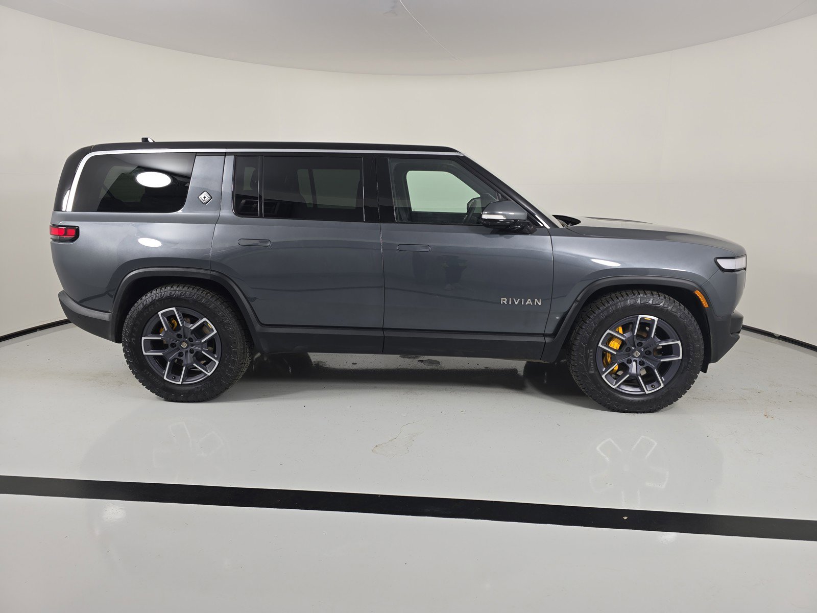 Used 2024 Rivian R1S Adventure image 6