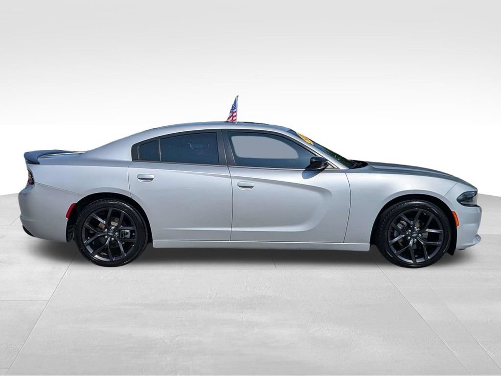 Used 2022 Dodge Charger SXT w/ Blacktop Package RWD image 3