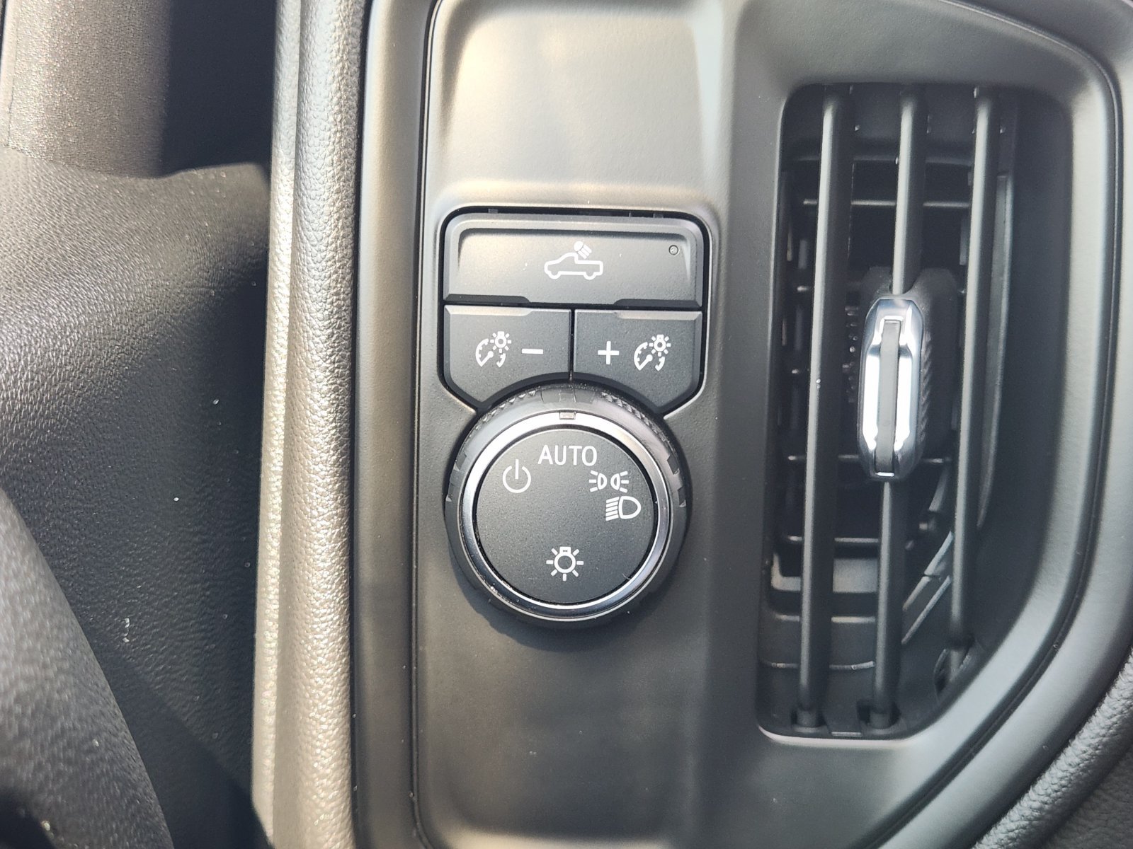 Used 2023 Chevrolet Silverado 1500 Custom RWD image 22