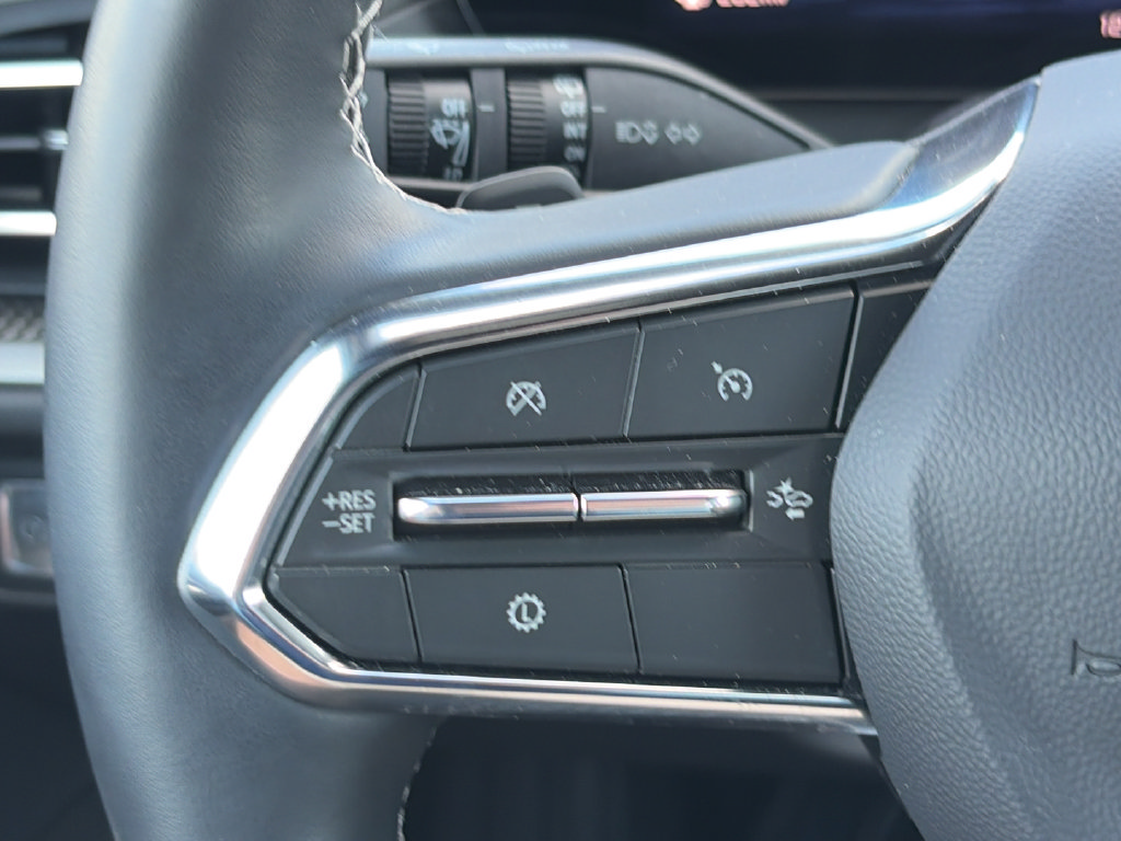Used 2026 Chevrolet Traverse LT w/ Driver Confidence Package FWD image 22