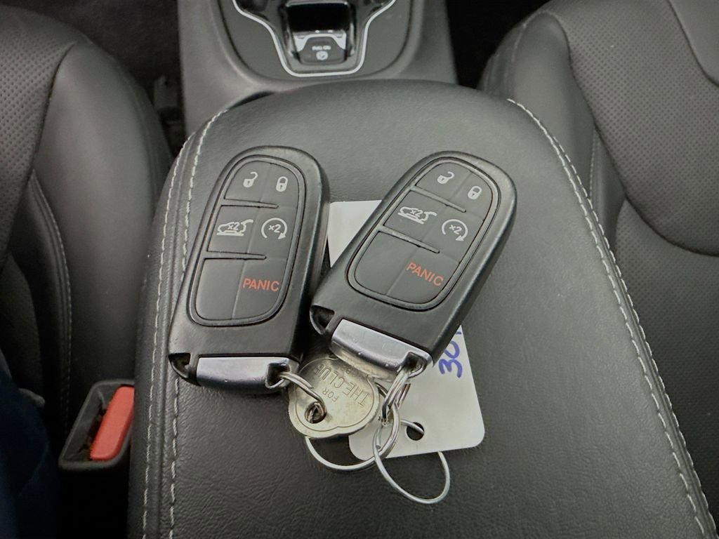 Used 2019 Jeep Cherokee Limited image 18