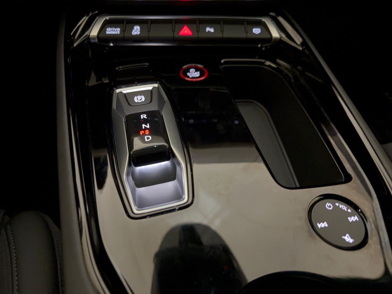 Certified 2023 Audi e-tron GT Premium Plus AWD/4WD image 21