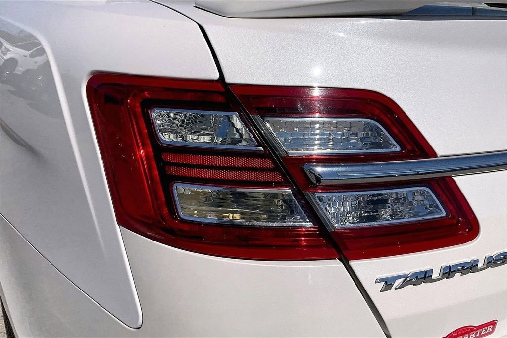 Used 2018 Ford Taurus SHO w/ Driver Assist Package image 20