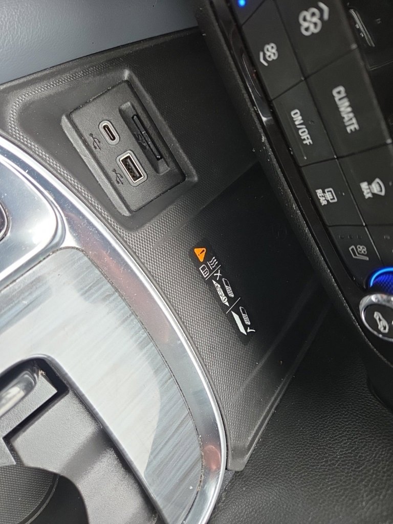 Used 2024 Buick Enclave Premium image 32