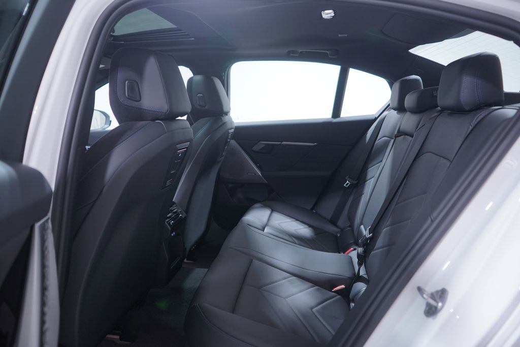 New 2026 BMW i5 eDrive40 w/ M Sport Package image 9