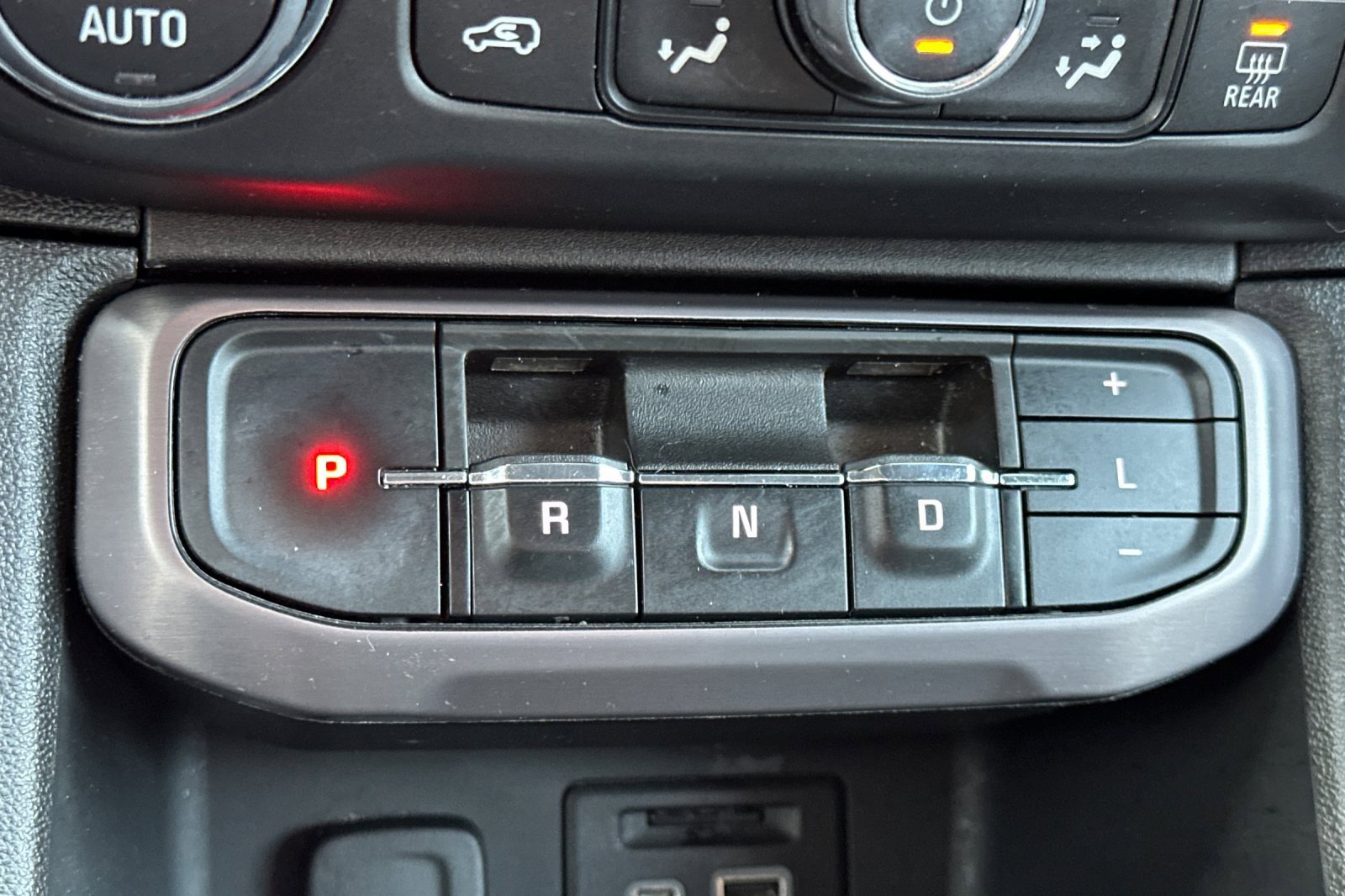 Used 2022 GMC Acadia AT4 w/ Technology Package image 35