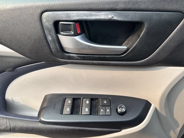 Used 2016 Toyota Highlander XLE w/ Protection Package #3 AWD/4WD image 13