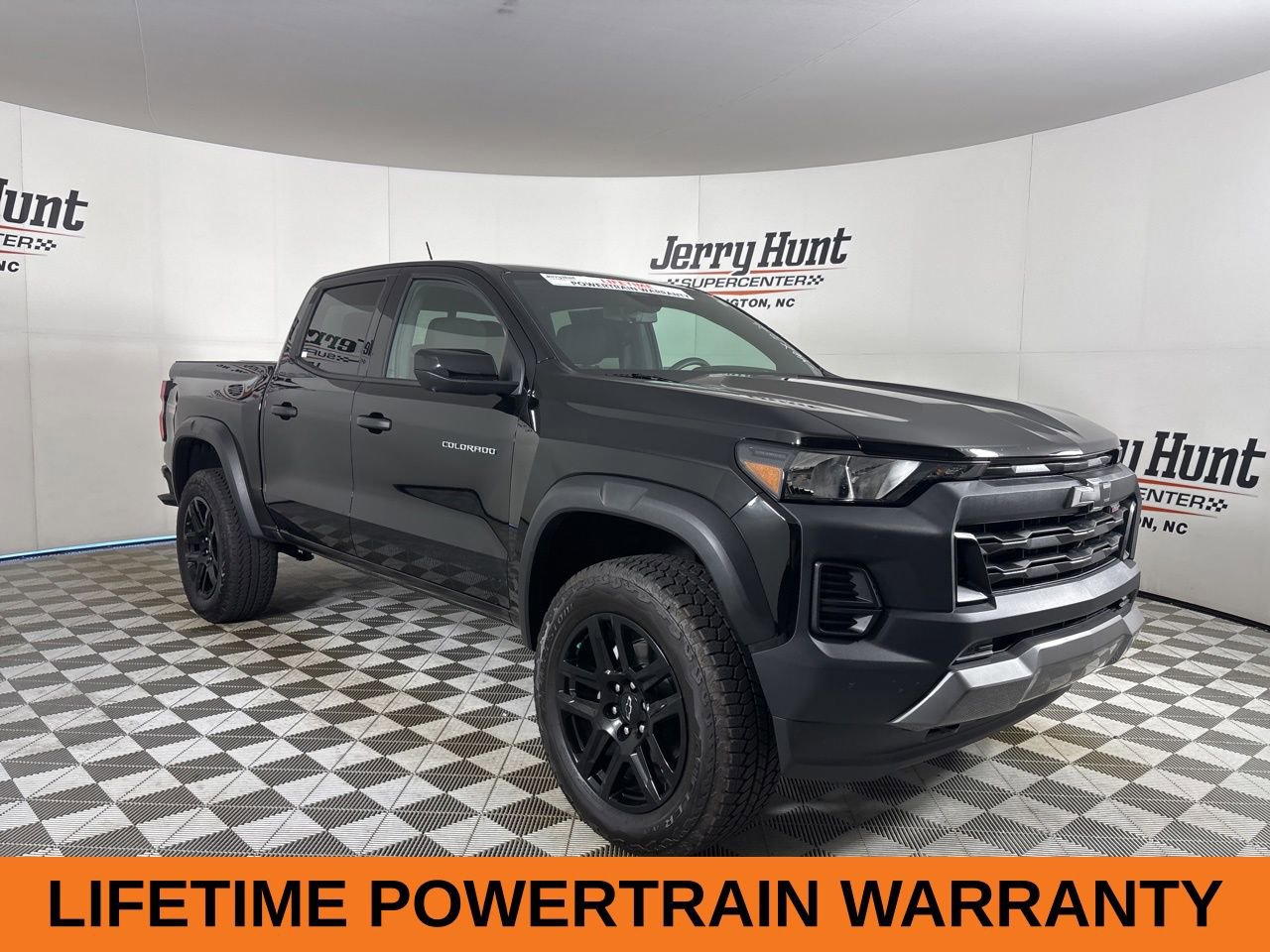 Used 2024 Chevrolet Colorado Trail Boss w/ Technology Package image 4