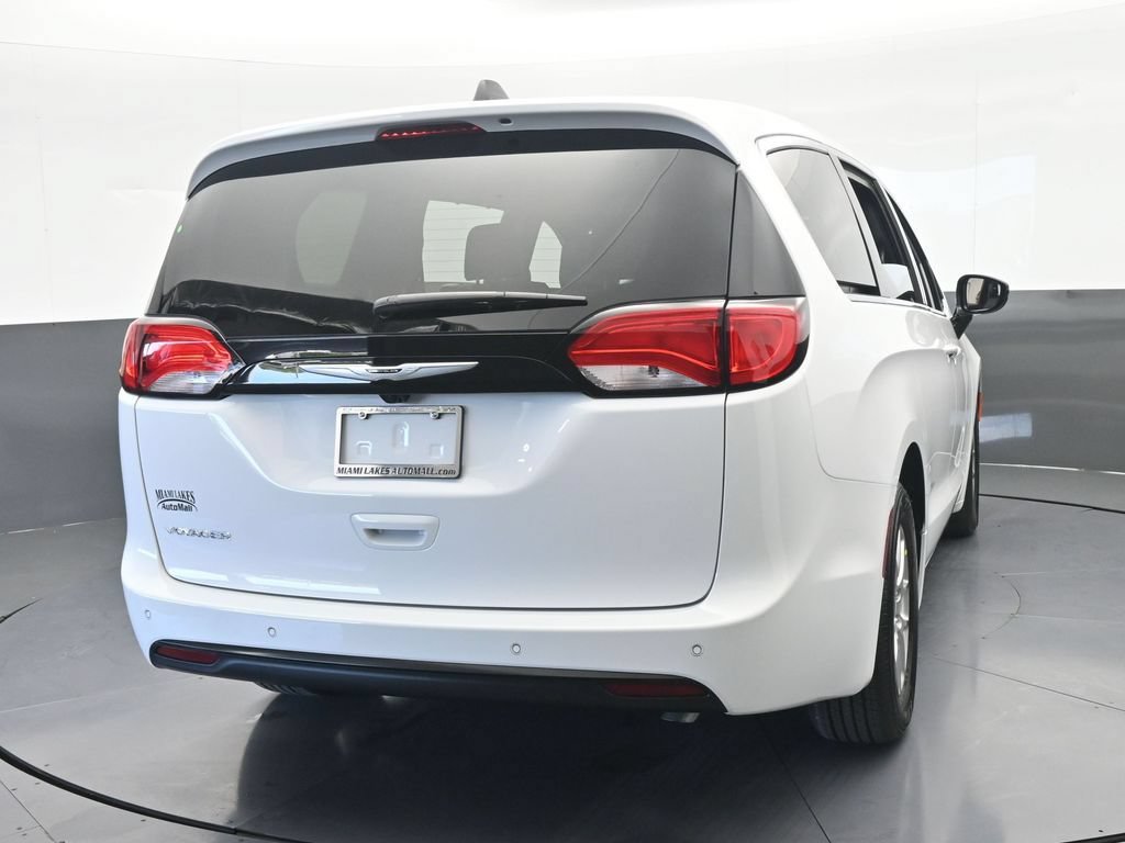 New 2026 Chrysler Voyager LX FWD image 5