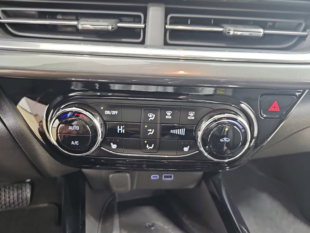 Used 2024 Chevrolet Trax ACTIV w/ Sunroof Package image 28