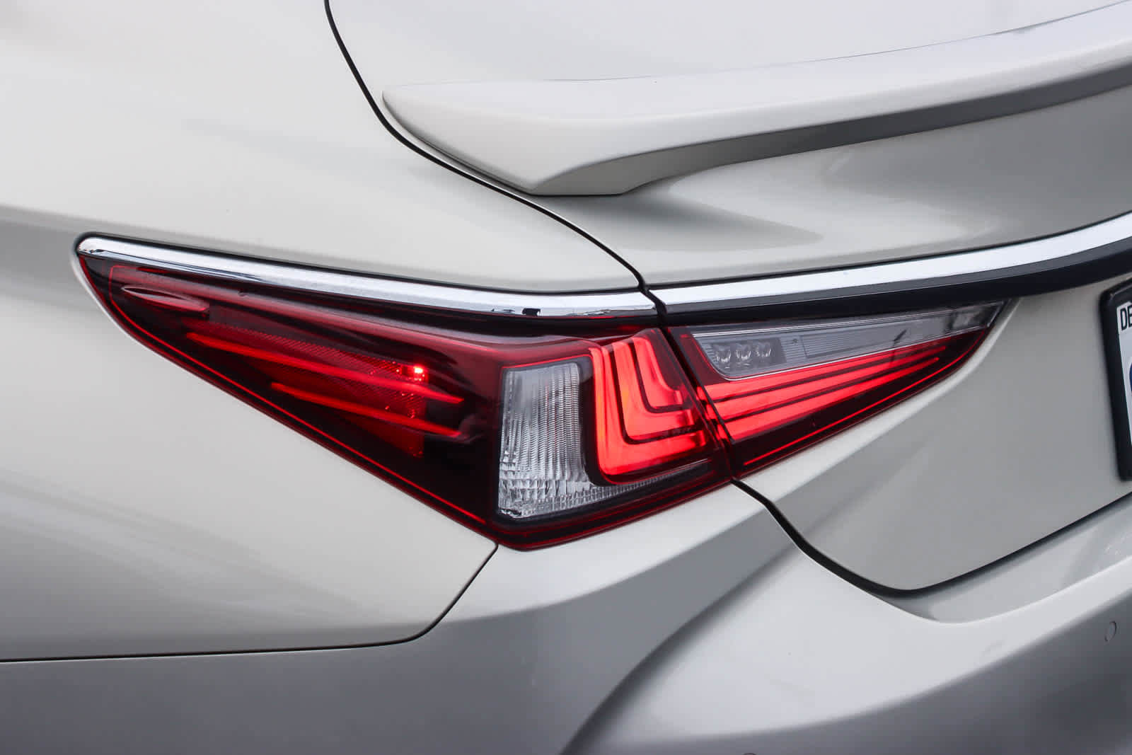 Used 2021 Lexus ES 350 w/ Premium Package image 8