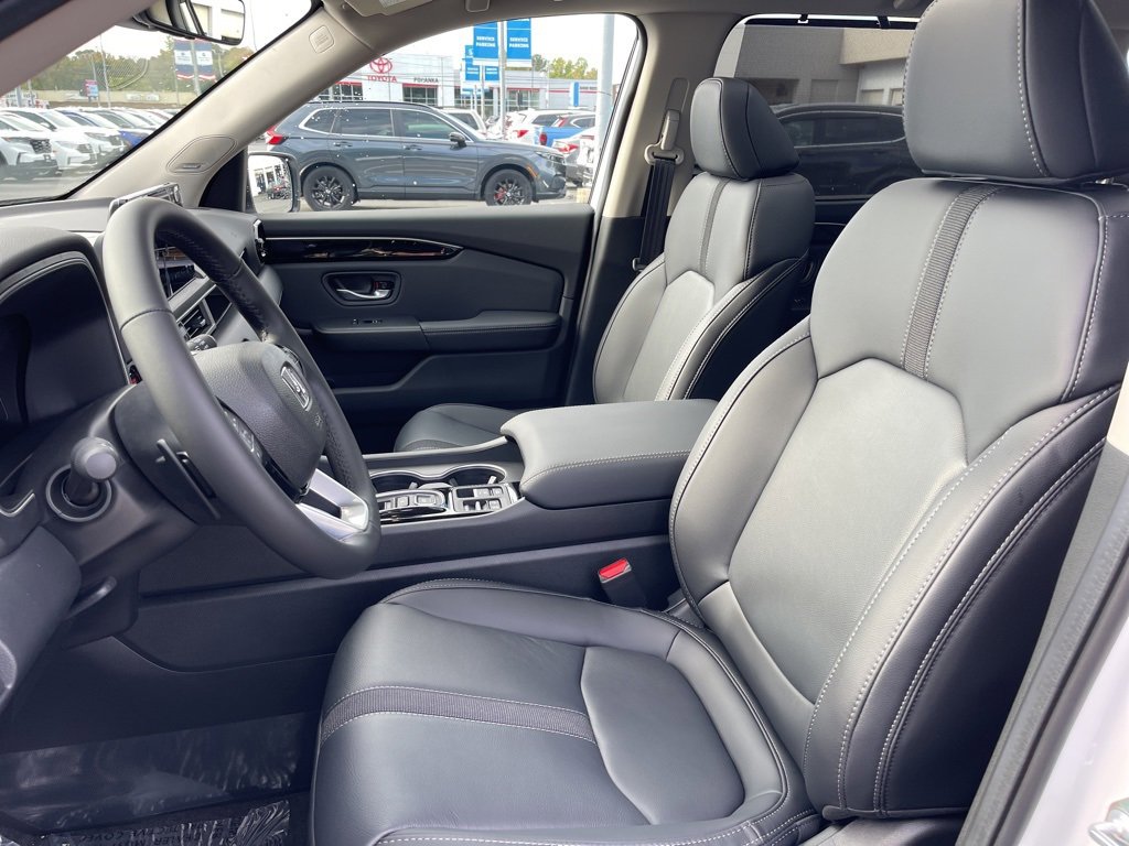 New 2025 Honda Pilot Touring image 17