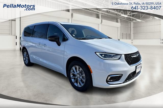 New 2026 Chrysler Pacifica Limited w/ Uconnect Theater Family Group image 1