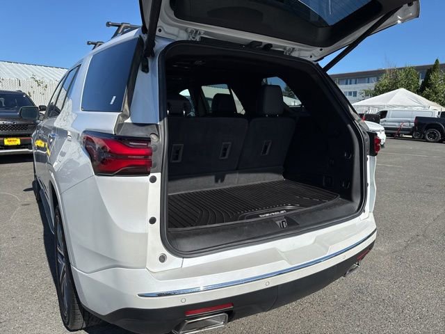 Used 2022 Chevrolet Traverse High Country w/ LPO, 'HIT The Road' Package AWD/4WD image 17