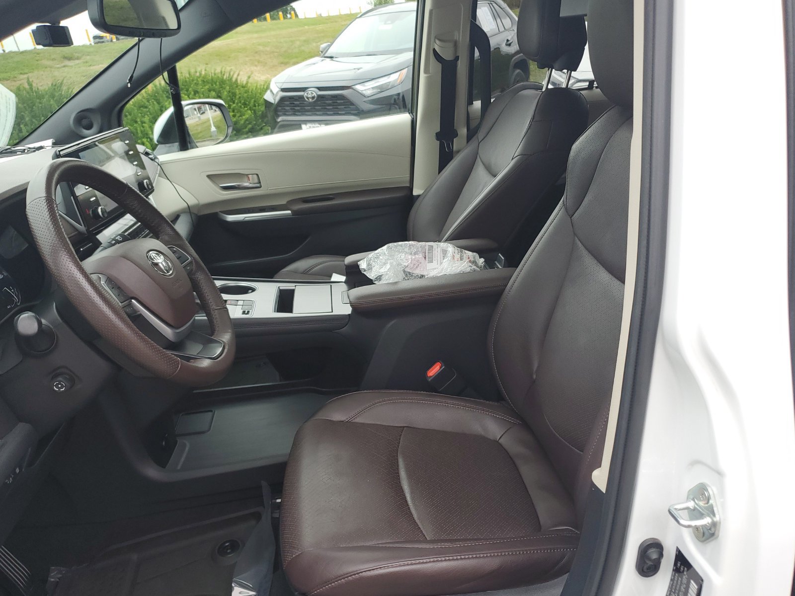 Used 2022 Toyota Sienna Platinum AWD/4WD image 17
