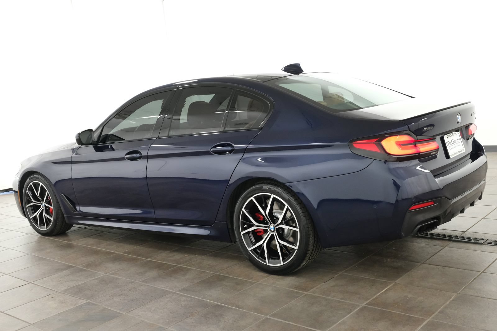 Used 2023 BMW M550i xDrive w/ Executive Package AWD/4WD image 3