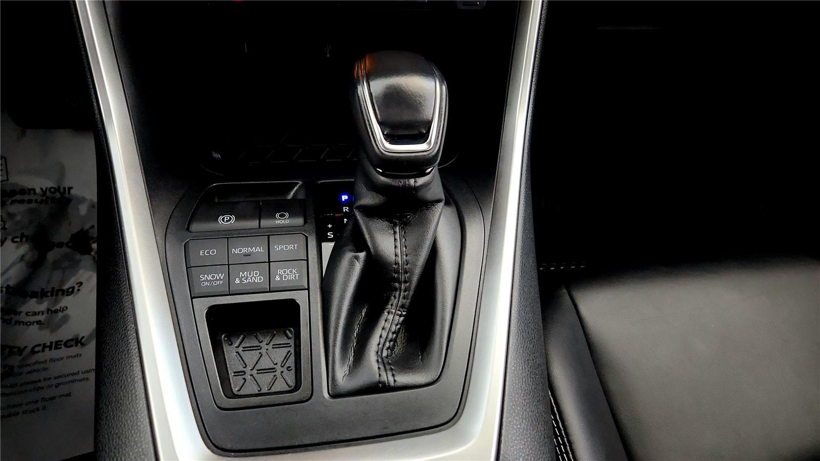 Used 2020 Toyota RAV4 XLE Premium image 29