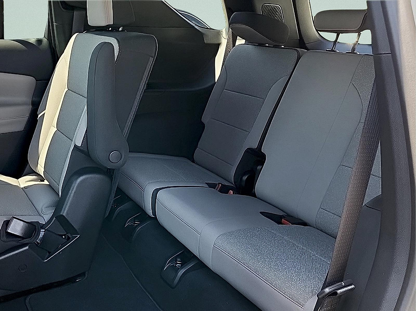 Used 2025 Chevrolet Traverse LT w/ Driver Confidence Package FWD image 13