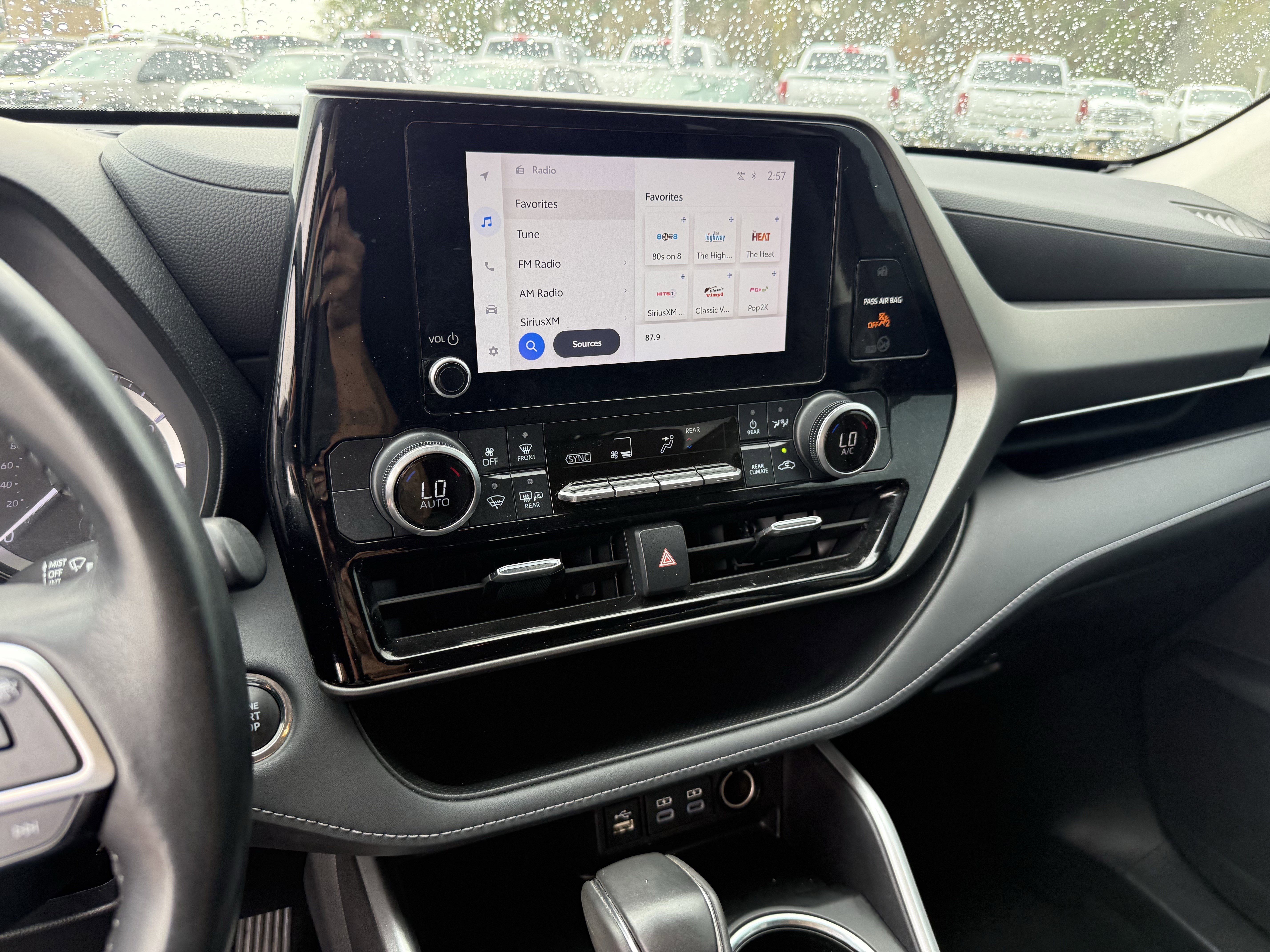 Used 2023 Toyota Highlander L image 19