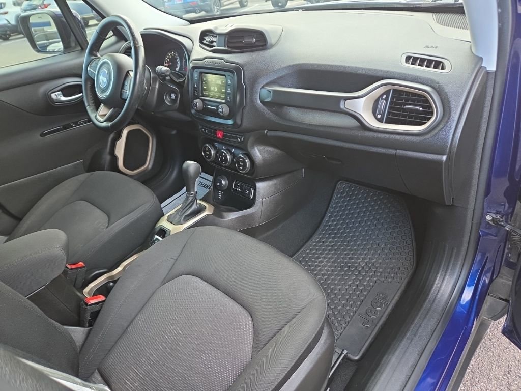 Used 2017 Jeep Renegade Latitude w/ Popular Equipment Group image 21