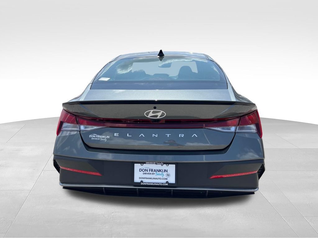 Used 2025 Hyundai Elantra Sport w/ Cargo Package FWD image 4