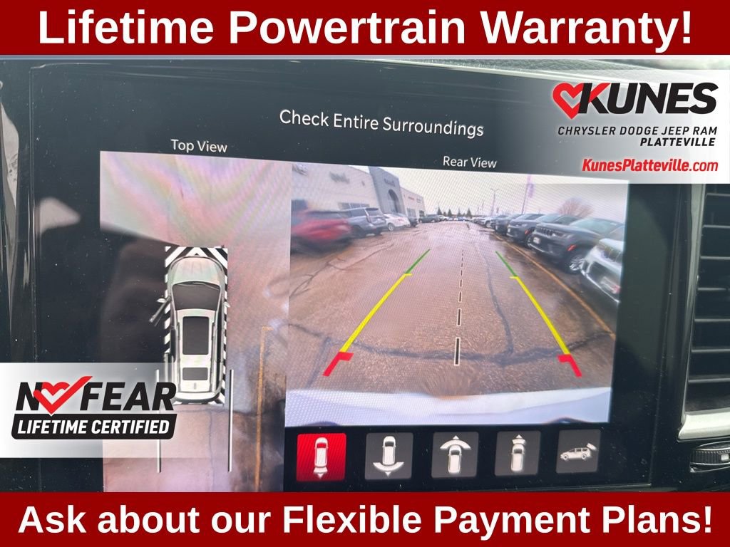 Used 2024 Chrysler Pacifica Touring-L image 17