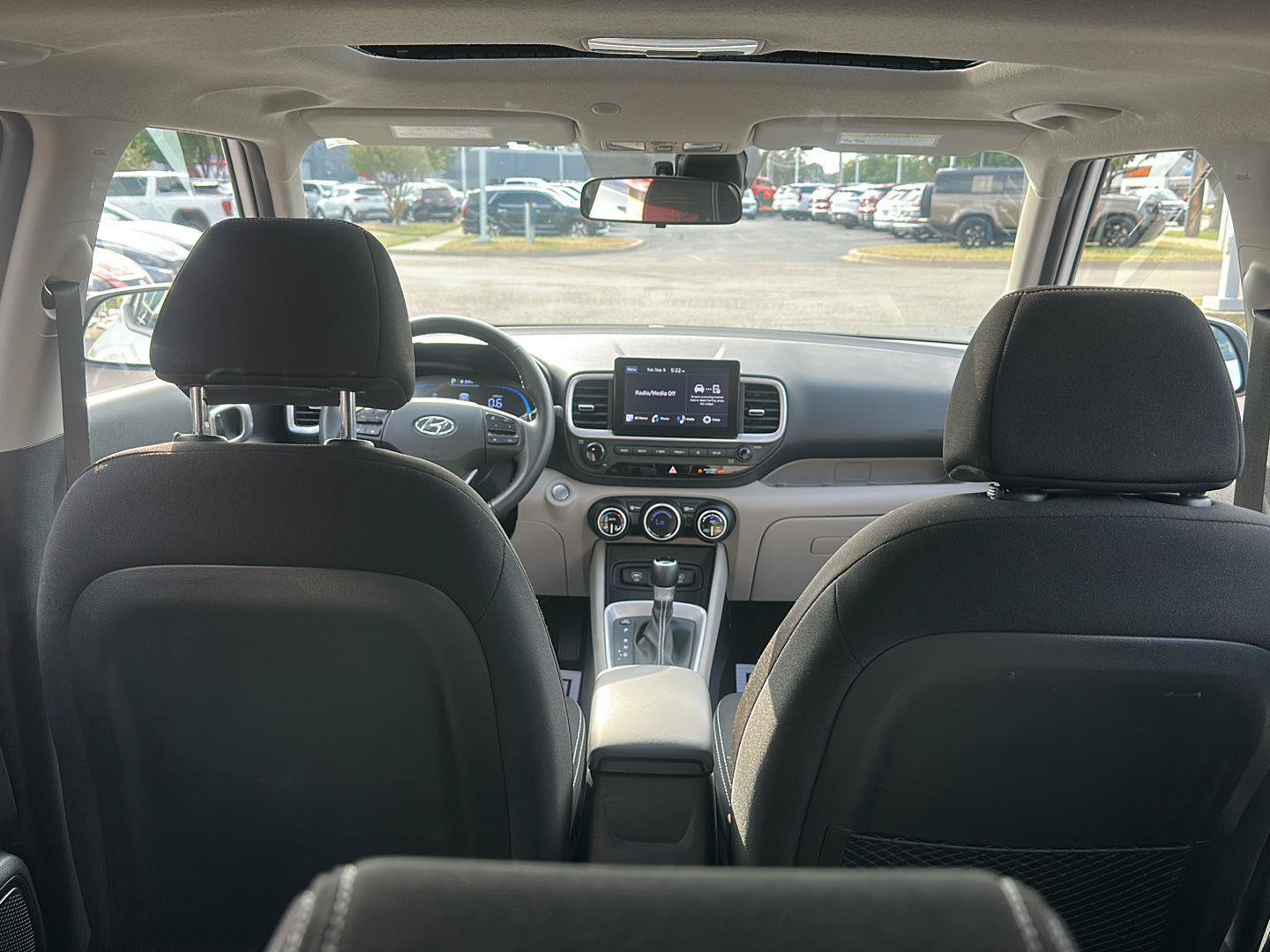 Used 2025 Hyundai Venue SEL FWD image 14