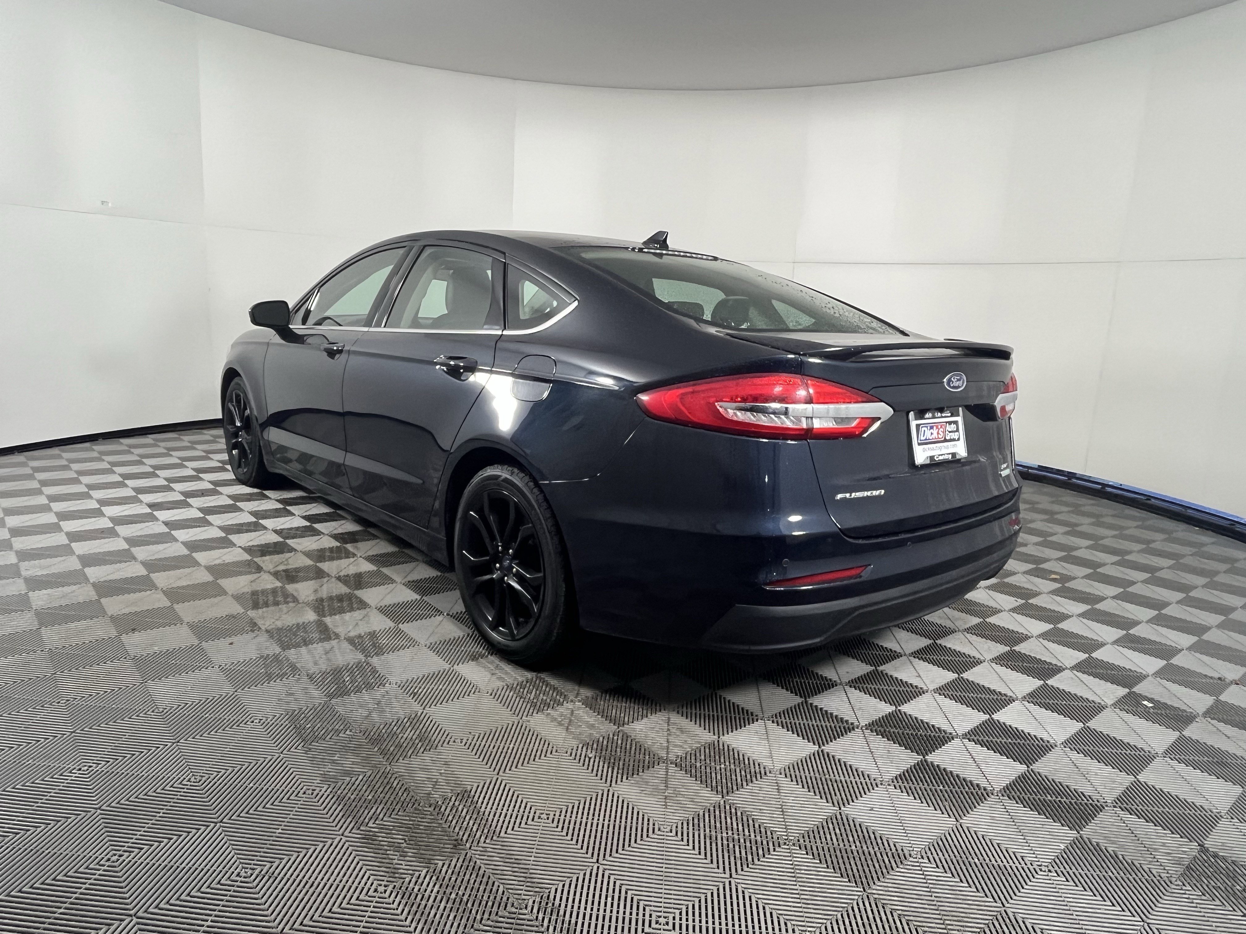 Used 2020 Ford Fusion SE w/ Equipment Group 151A image 3