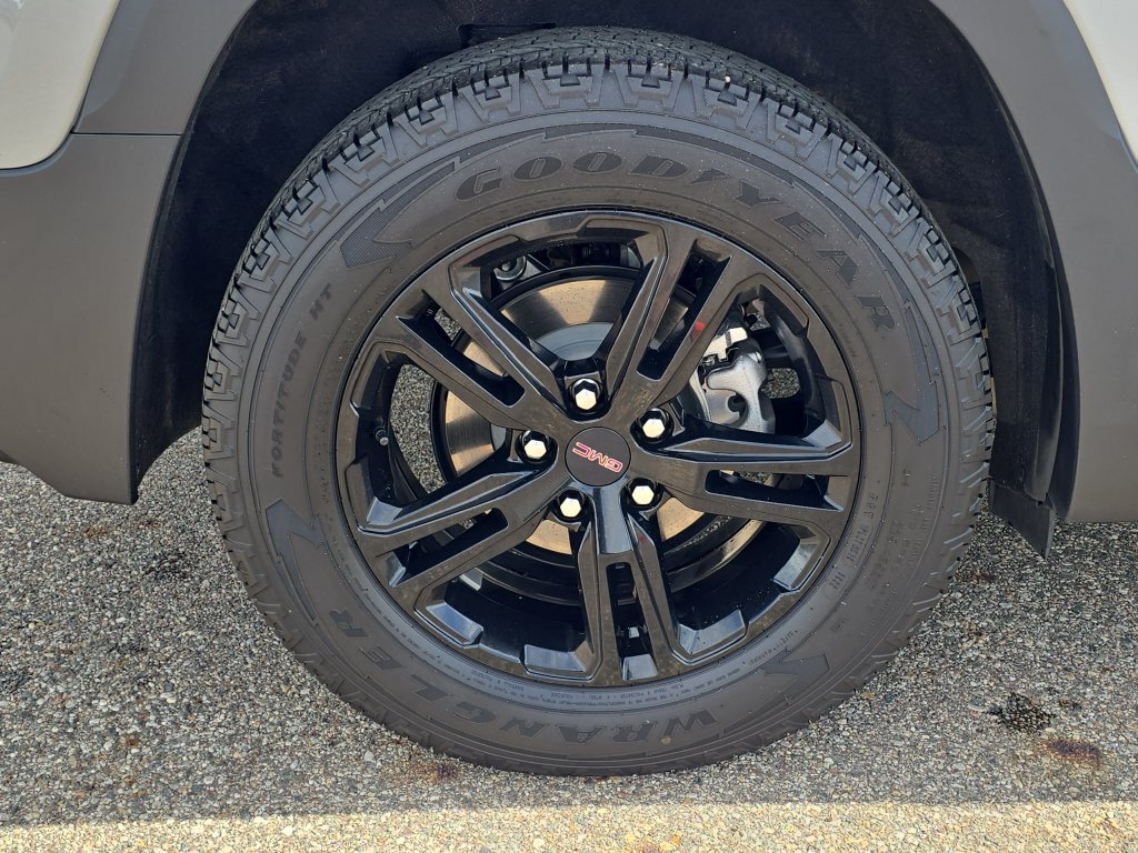 Certified 2023 GMC Terrain AT4 w/ Tech Package AWD/4WD image 35