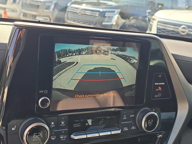 Used 2024 Toyota Highlander XLE AWD/4WD image 25