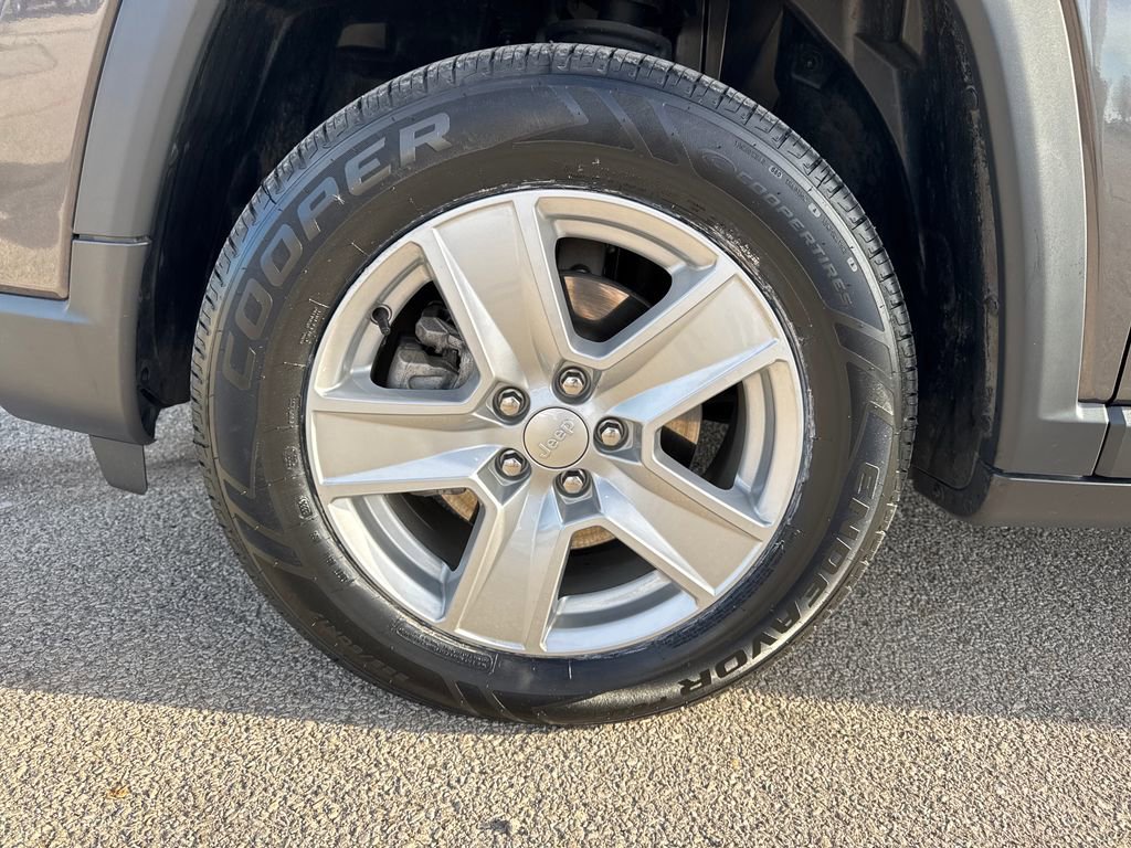 Certified 2022 Jeep Compass Latitude image 34