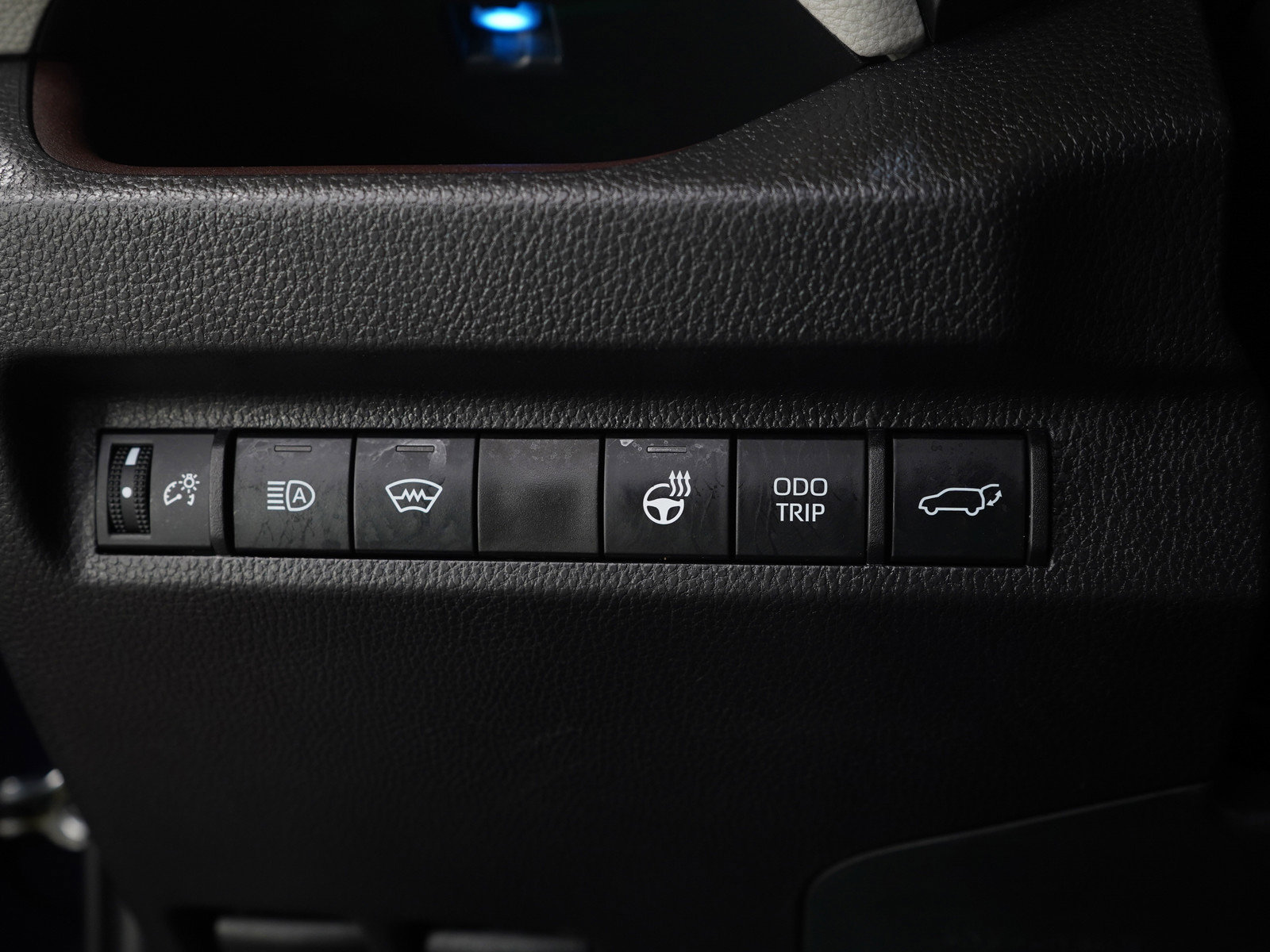 Used 2025 Toyota RAV4 Limited w/ Weather Package AWD/4WD image 27