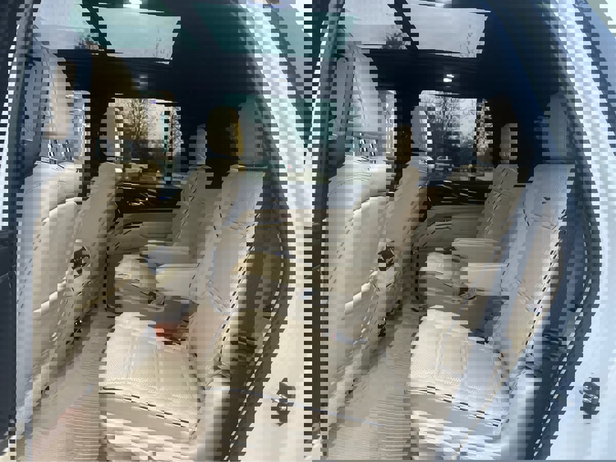 Used 2021 Cadillac Escalade Premium Luxury w/ Performance Package image 11