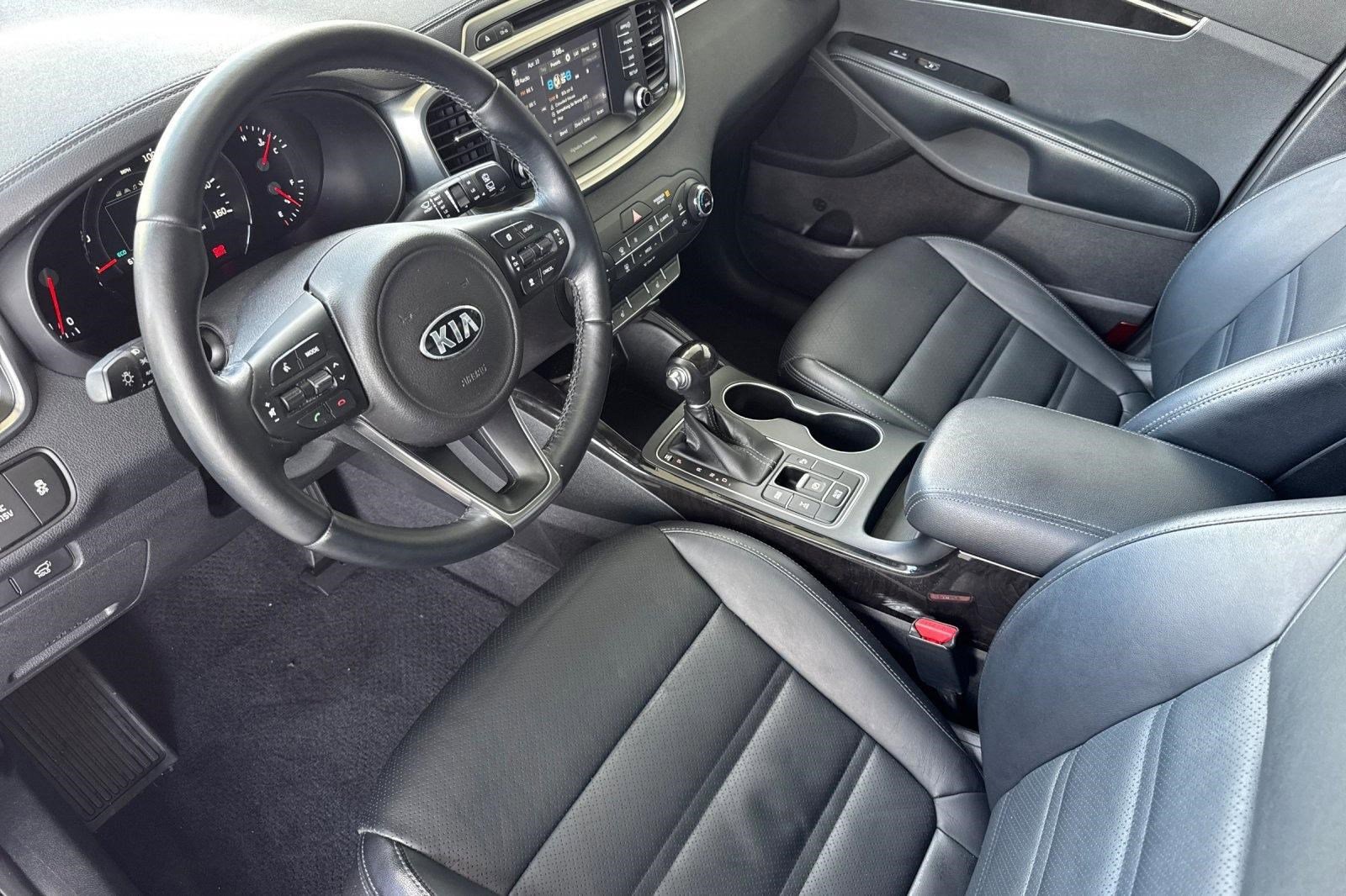 Used 2017 Kia Sorento EX w/ EX Advanced Touring Package image 4