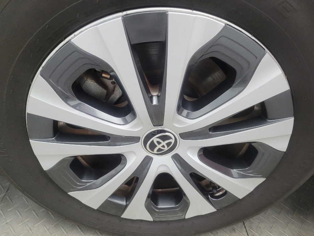 Used 2021 Toyota Prius Prime LE FWD image 31