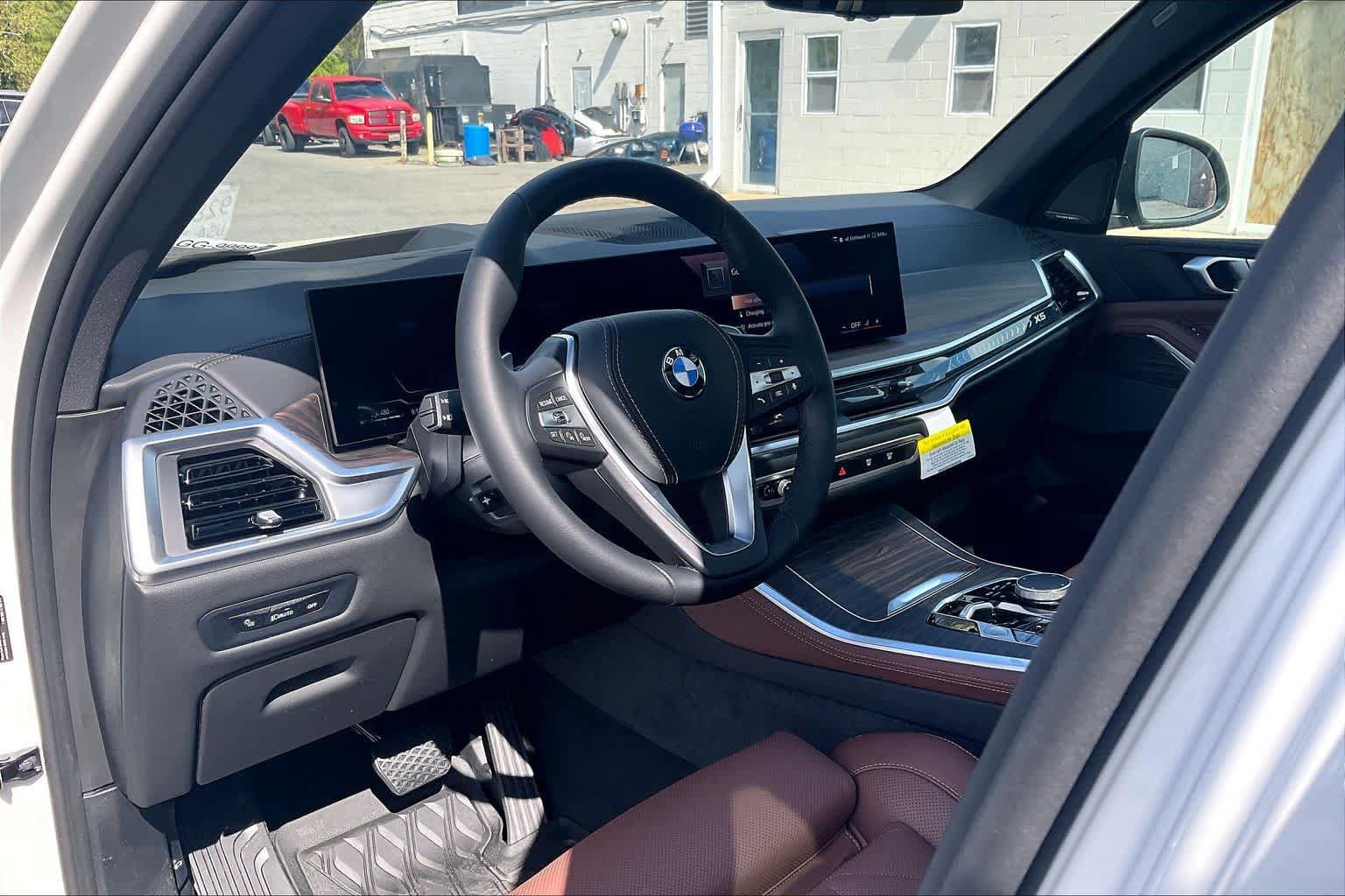 Used 2026 BMW X5 xDrive50e w/ Premium Package AWD/4WD image 9