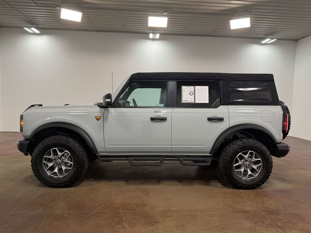 Used 2023 Ford Bronco Badlands image 6