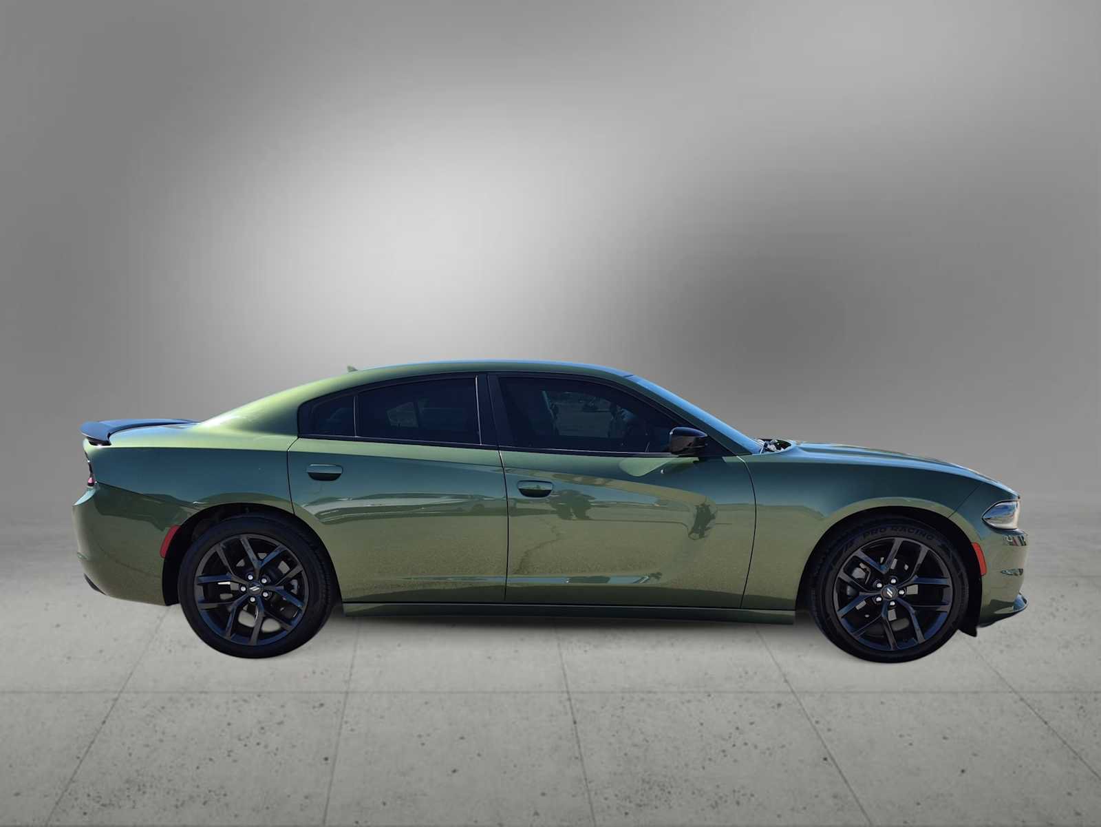 Used 2022 Dodge Charger SXT w/ Blacktop Package RWD image 9