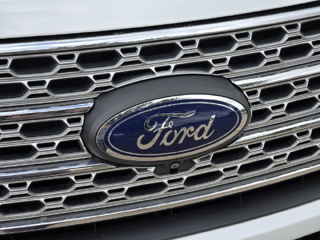 Used 2022 Ford Explorer Limited w/ Equipment Group 301A RWD image 12