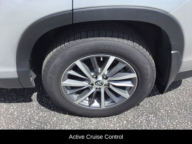 Used 2019 Toyota Highlander XLE AWD/4WD image 16