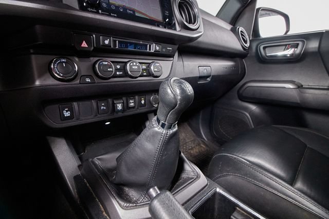 Used 2019 Toyota Tacoma TRD Off-Road w/ TRD Premium Off Road Package AWD/4WD image 15