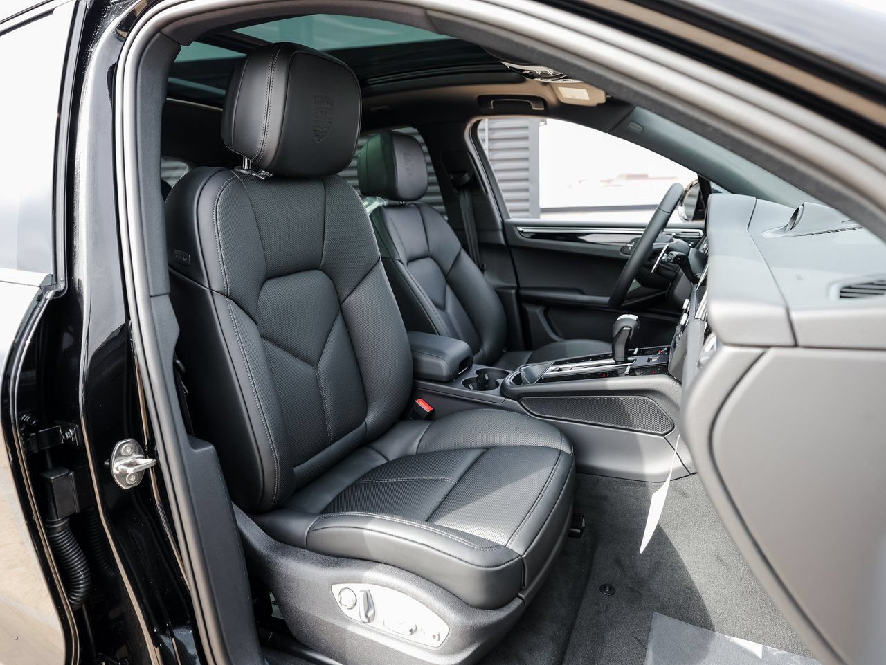 Certified 2026 Porsche Macan S AWD/4WD image 28