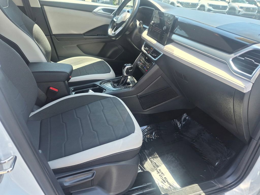 Used 2025 Volkswagen Taos SE FWD image 26