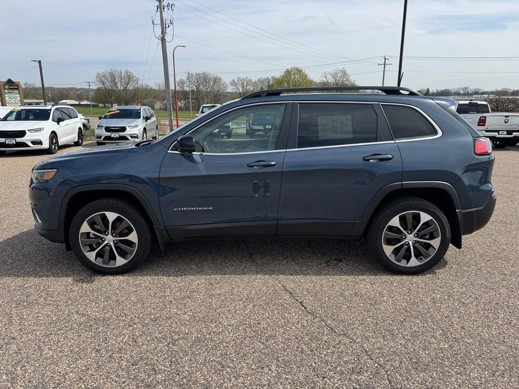 Used 2022 Jeep Cherokee Limited w/ Elite Package AWD/4WD image 2