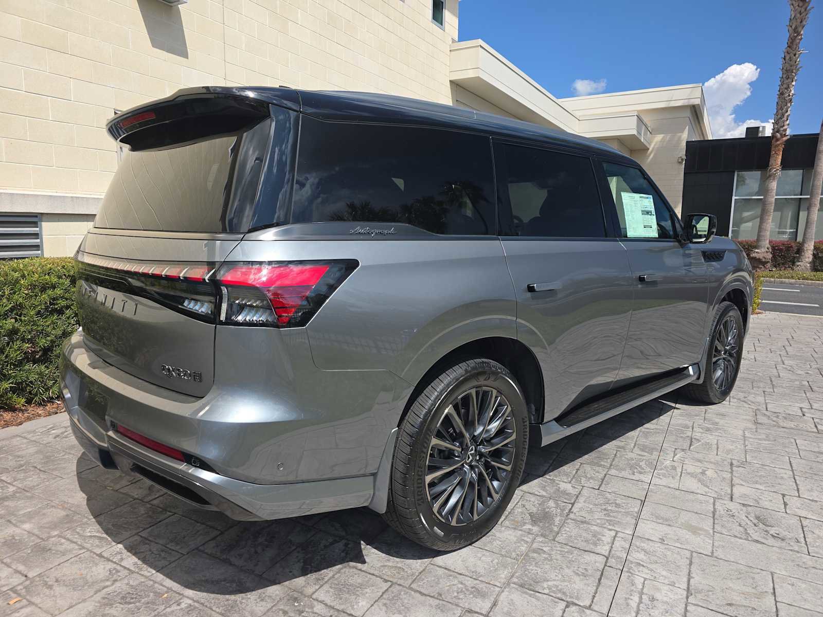 New 2026 INFINITI QX80 Autograph w/ Premium Cargo Package image 3