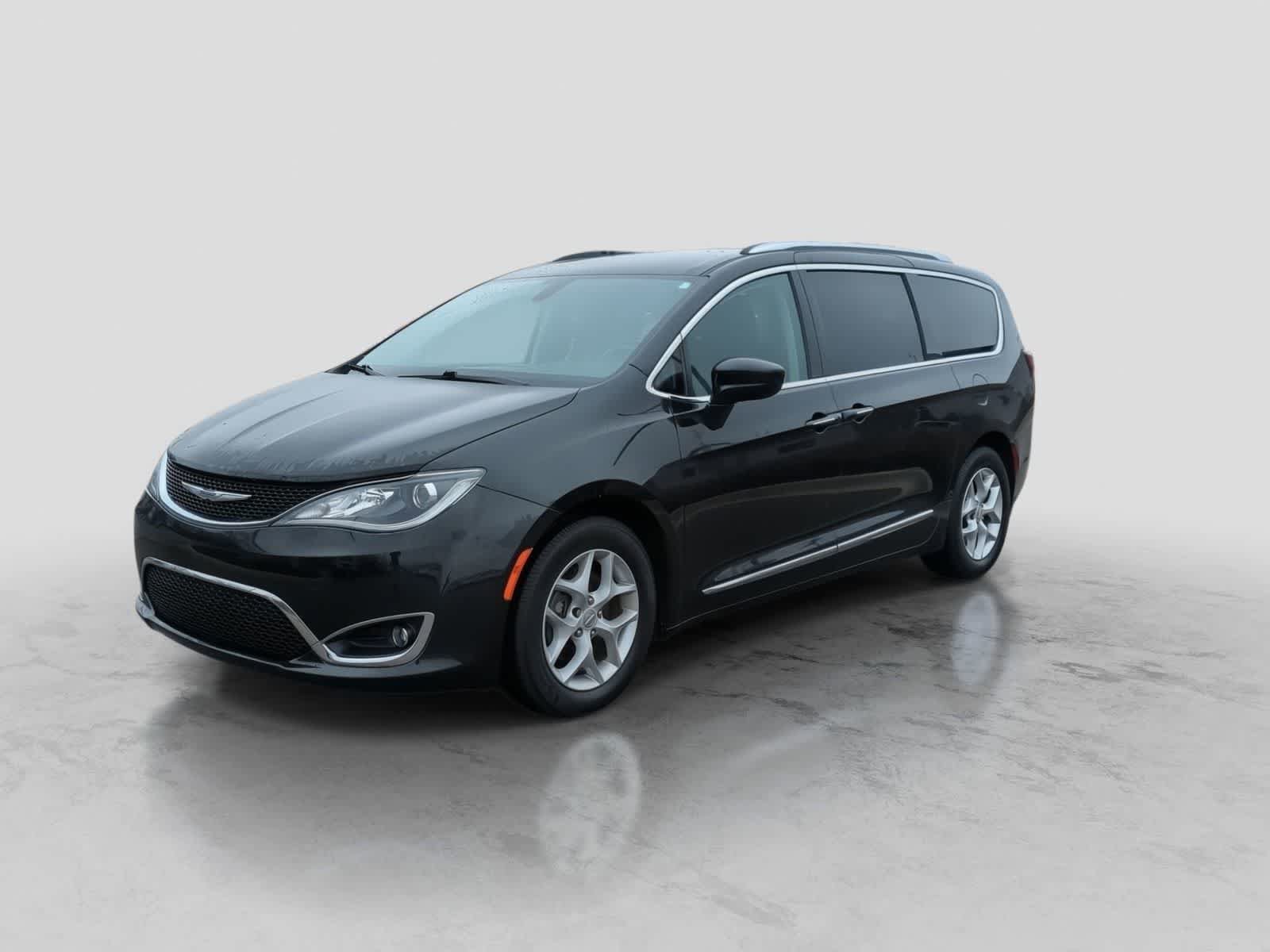 Used 2018 Chrysler Pacifica Touring-L Plus w/ Tire & Wheel Group FWD image 4