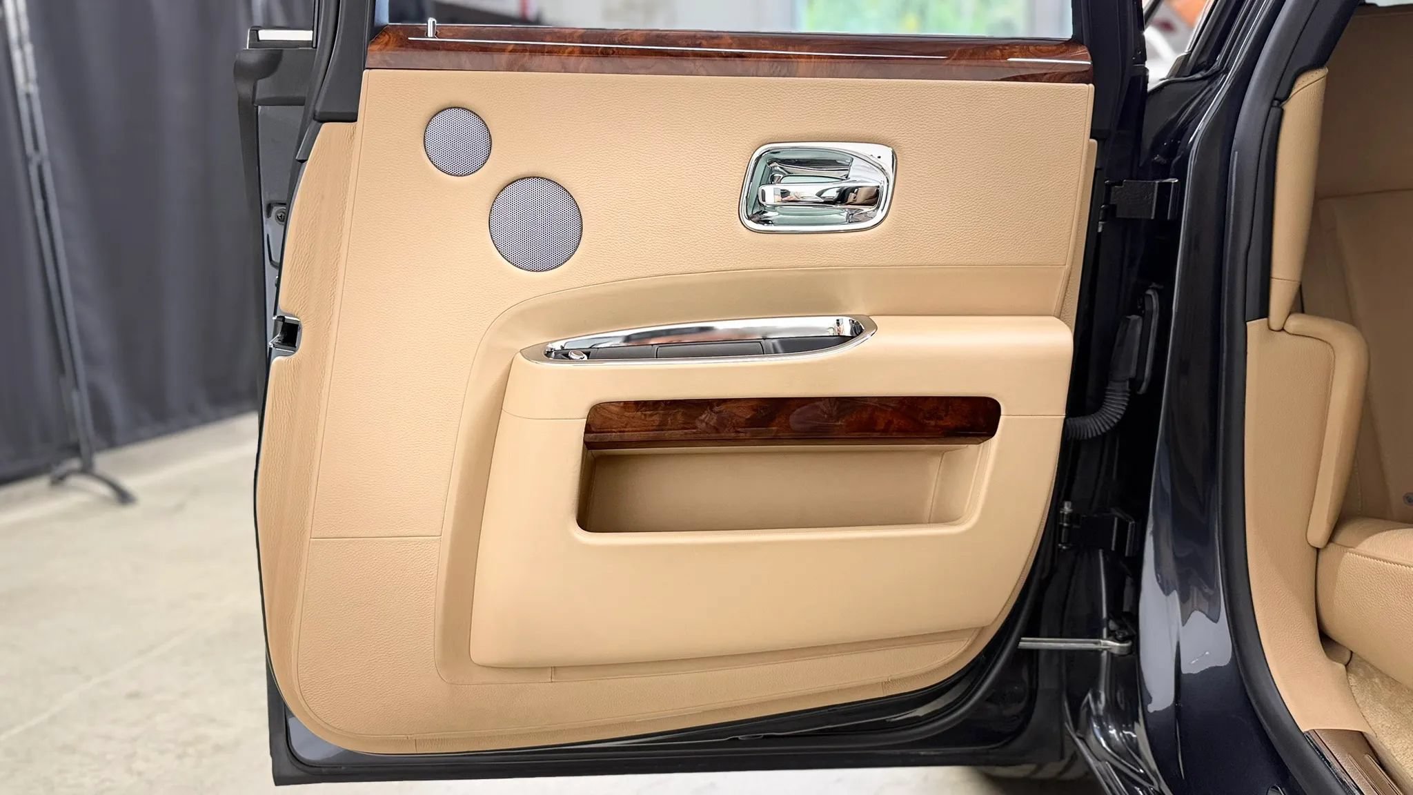 Used 2011 Rolls-Royce Ghost RWD image 39